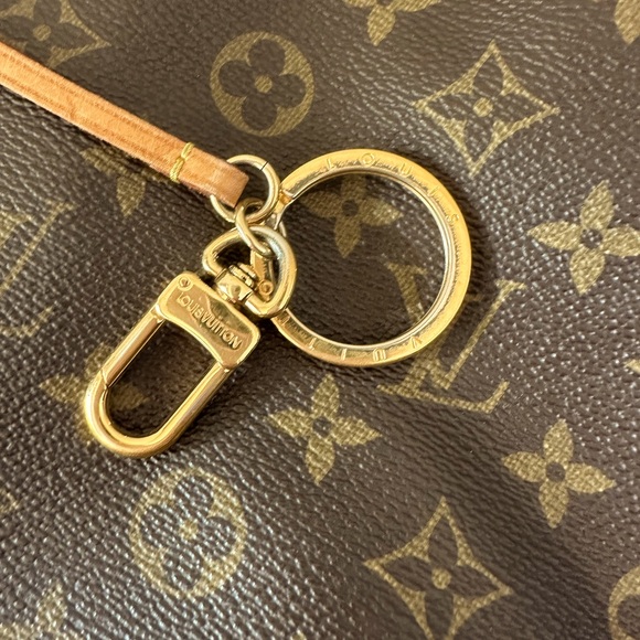 Louis Vuitton Artsy MM - Picture 12 of 15